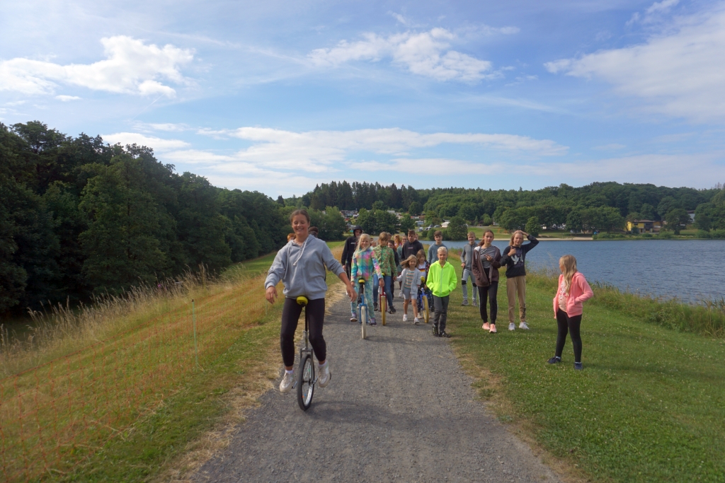 einrad schwimmen tanzen 0722 04 freizeit